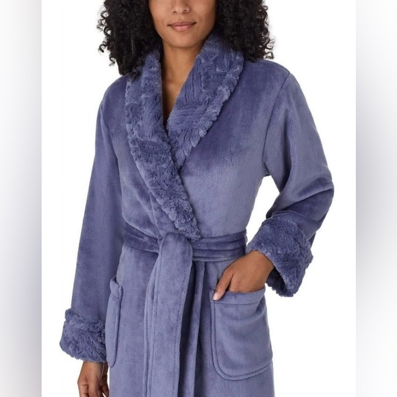 Carole Hochman Women's Silky Soft Shawl Collar Wrap Style Plush Robe - NWT - Picture 3 of 5